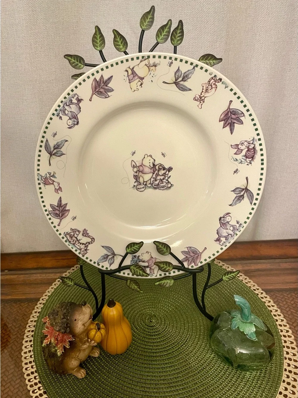 Disney Winnie the Pooh Fall/Autumn themed 100 acre woods VTG dinner plate